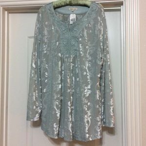 Indigo Soul - NWT - Lg Sleeves, Mint Green.